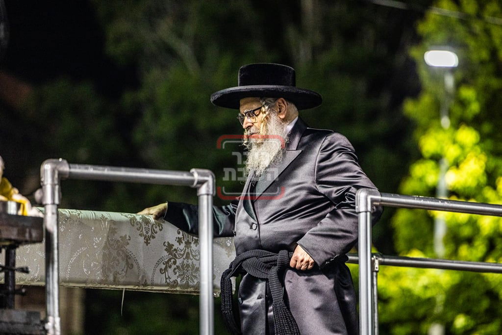 מעמד ההדלקה בחצה"ק סאטמר