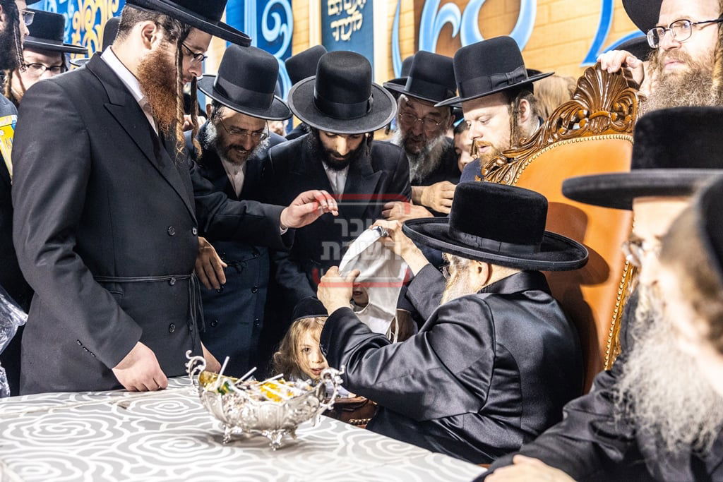 מעמד ההדלקה בחצה"ק סאטמר