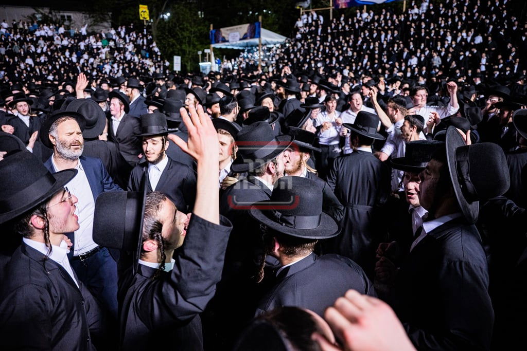 מעמד ההדלקה בחצה"ק סאטמר