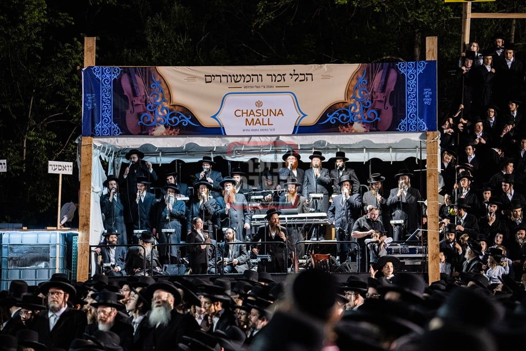 מעמד ההדלקה בחצה"ק סאטמר