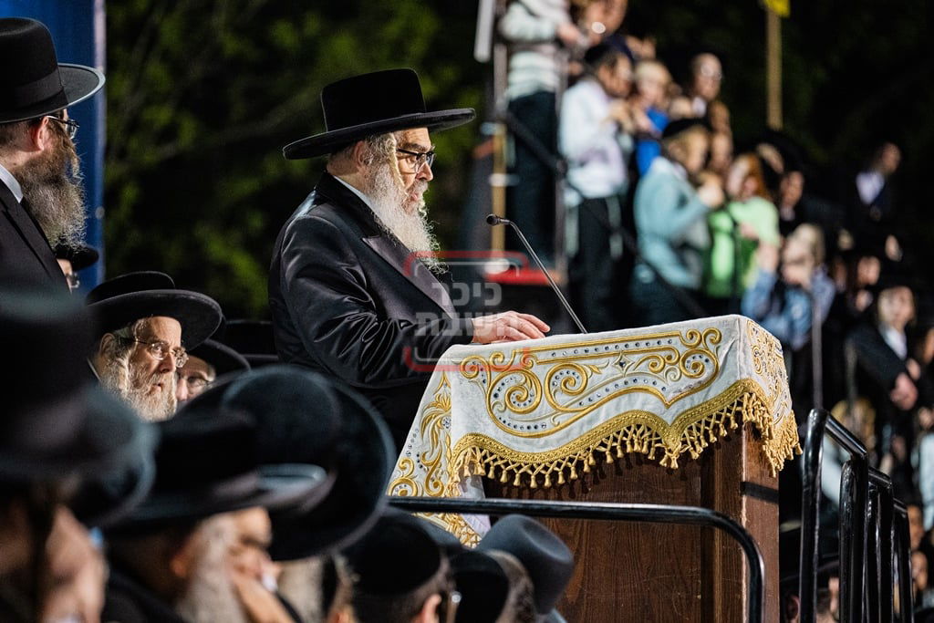 מעמד ההדלקה בחצה"ק סאטמר
