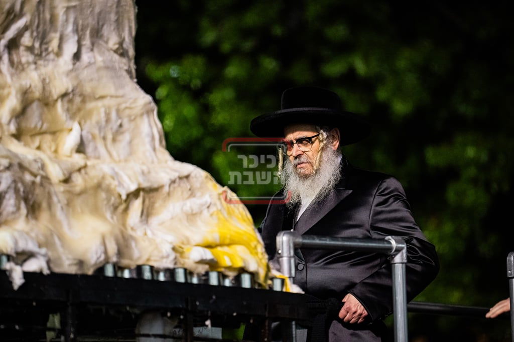 מעמד ההדלקה בחצה"ק סאטמר