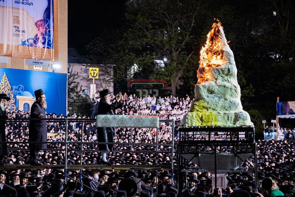 מעמד ההדלקה בחצה"ק סאטמר