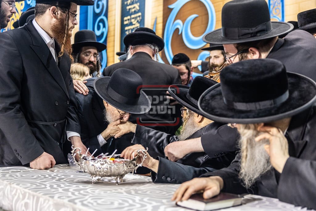 מעמד ההדלקה בחצה"ק סאטמר