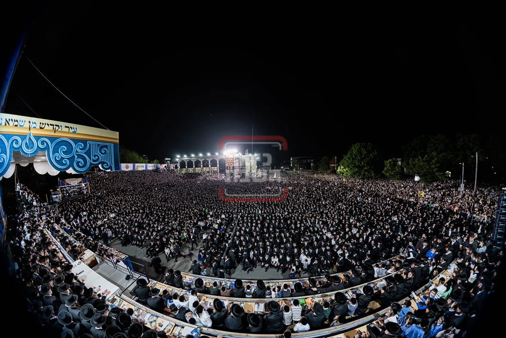 מעמד ההדלקה בחצה"ק סאטמר