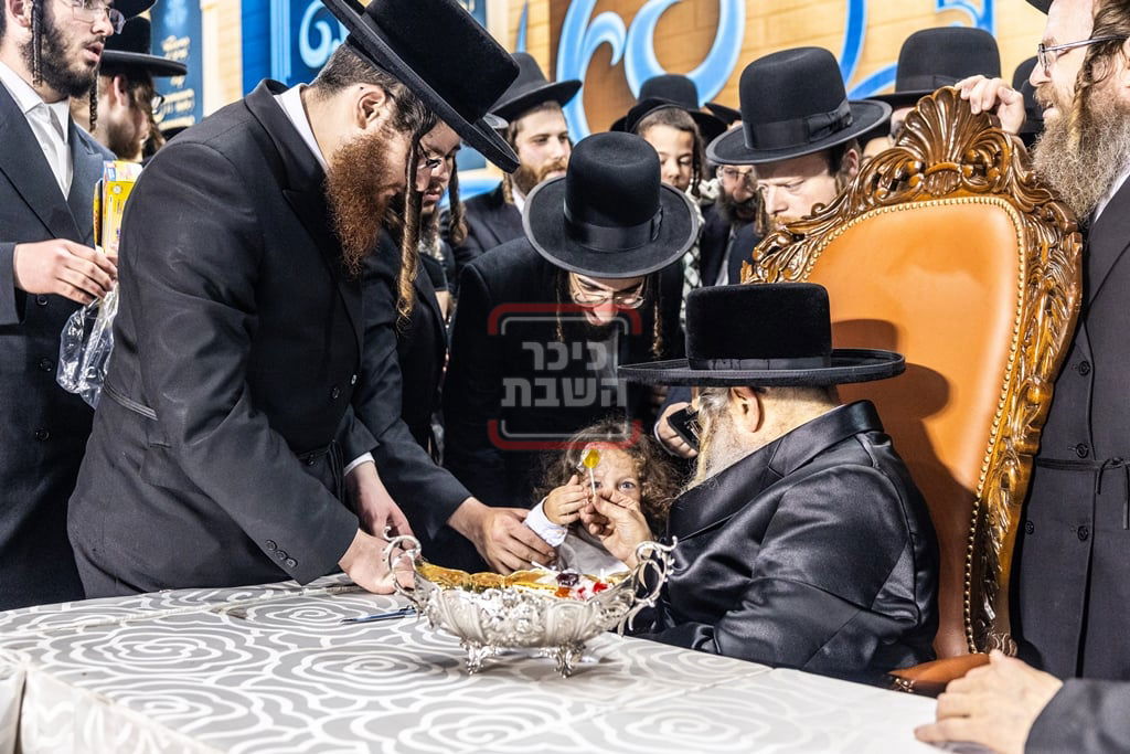 מעמד ההדלקה בחצה"ק סאטמר