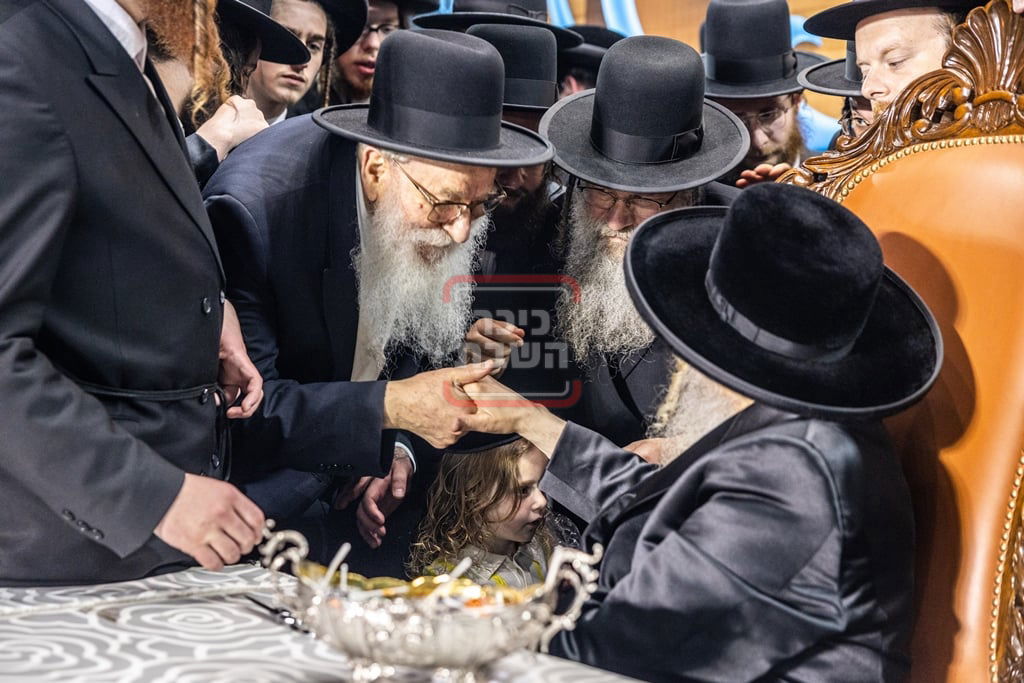 מעמד ההדלקה בחצה"ק סאטמר