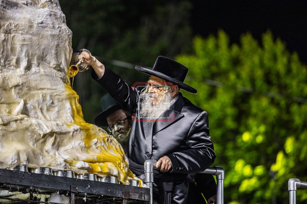 מעמד ההדלקה בחצה"ק סאטמר