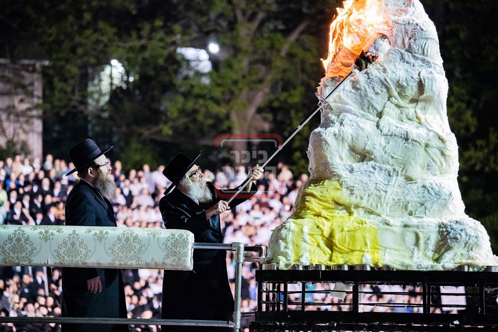 מעמד ההדלקה בחצה"ק סאטמר