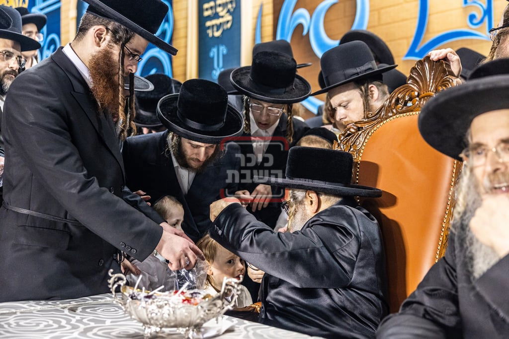 מעמד ההדלקה בחצה"ק סאטמר