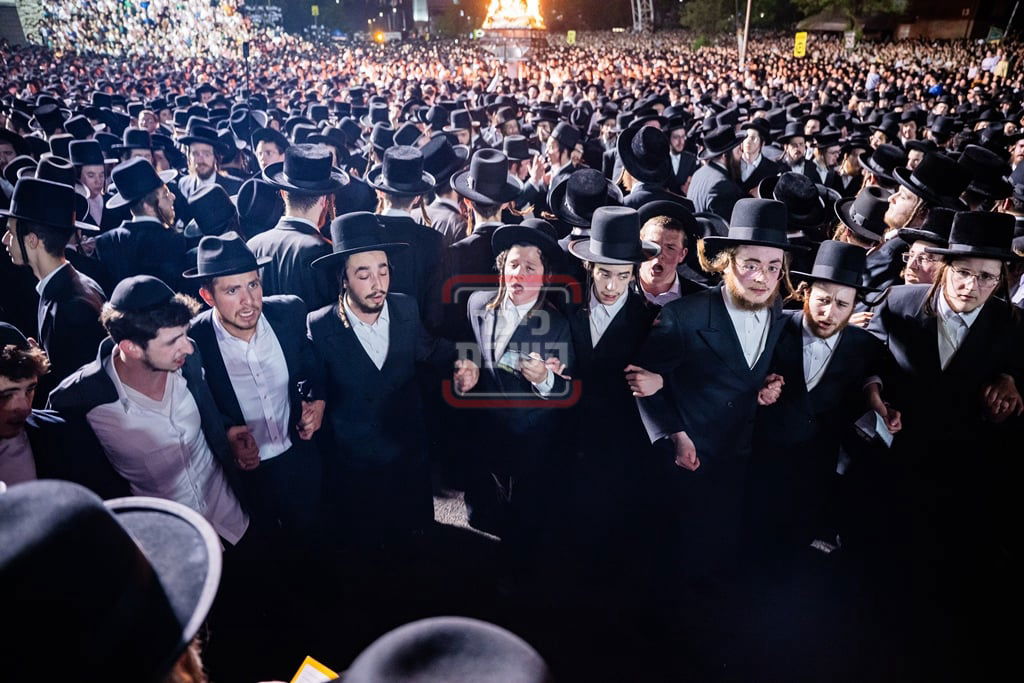 מעמד ההדלקה בחצה"ק סאטמר