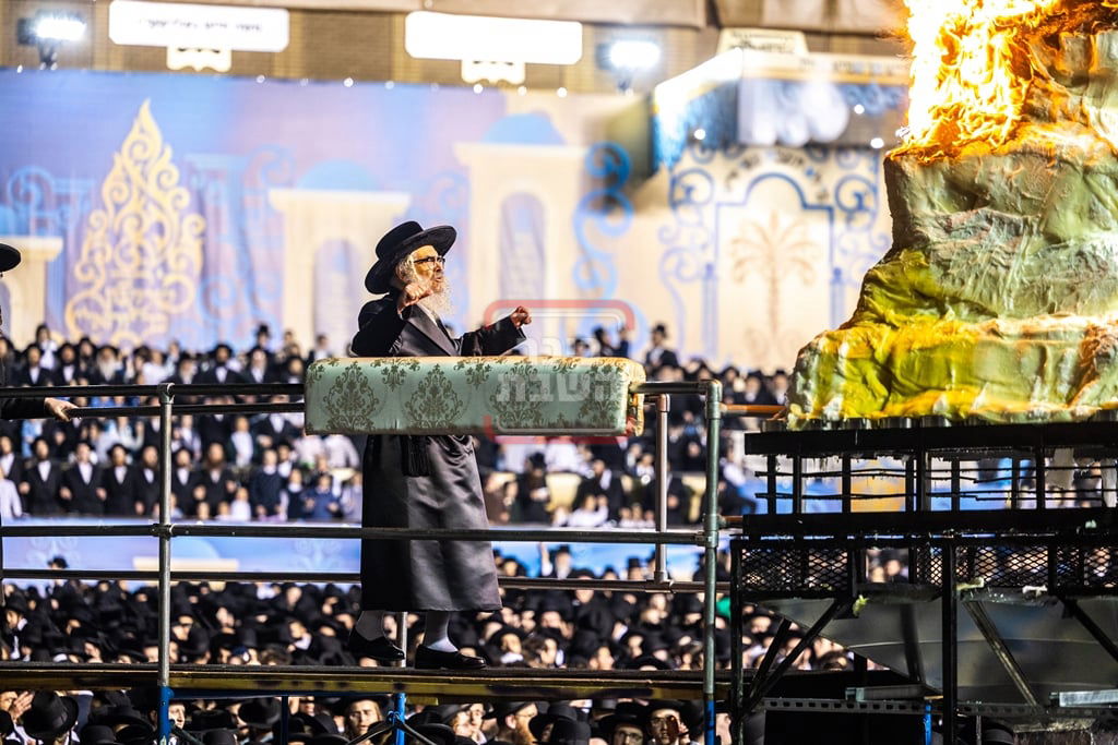 מעמד ההדלקה בחצה"ק סאטמר