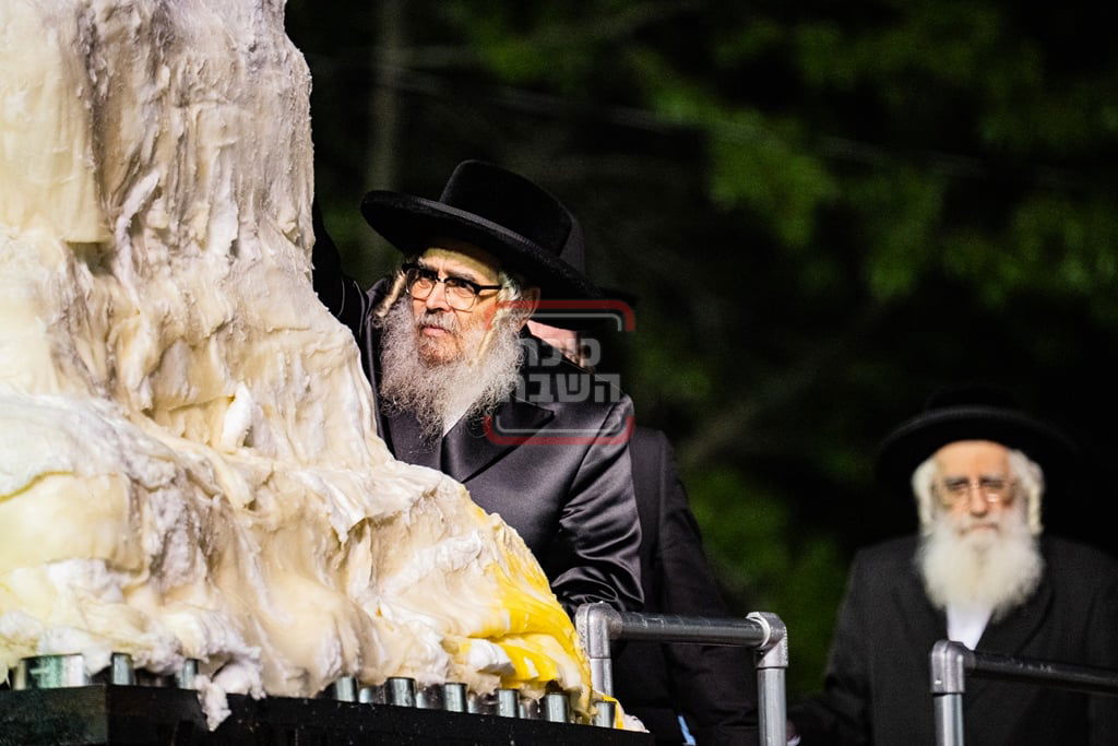 מעמד ההדלקה בחצה"ק סאטמר