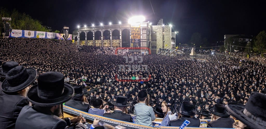 מעמד ההדלקה בחצה"ק סאטמר