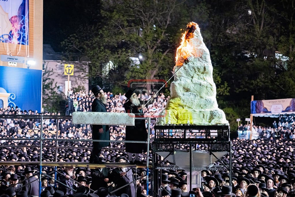 מעמד ההדלקה בחצה"ק סאטמר