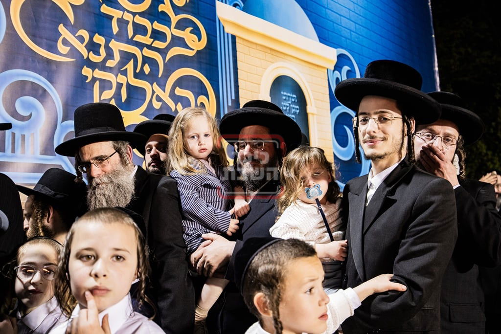 מעמד ההדלקה בחצה"ק סאטמר