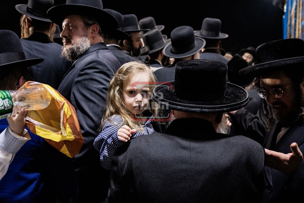 מעמד ההדלקה בחצה"ק סאטמר