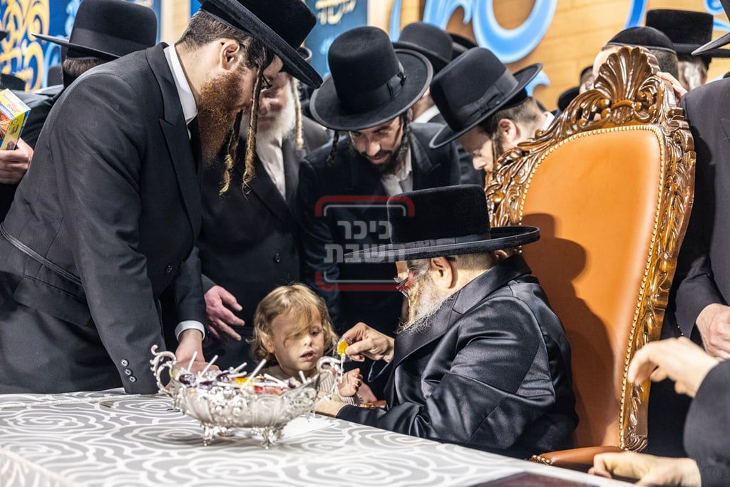 מעמד ההדלקה בחצה"ק סאטמר