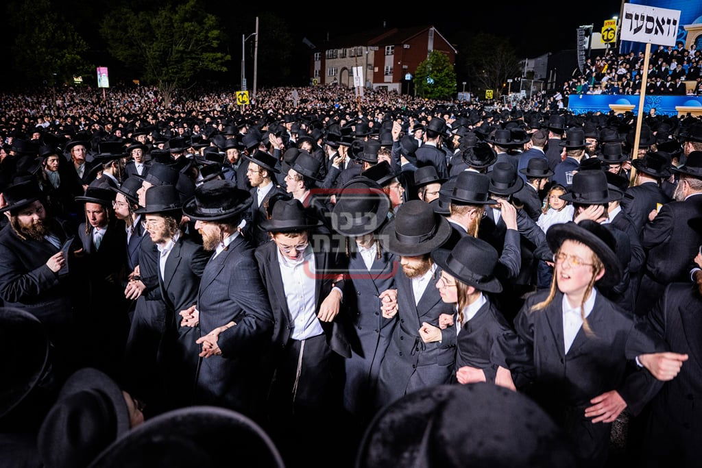 מעמד ההדלקה בחצה"ק סאטמר