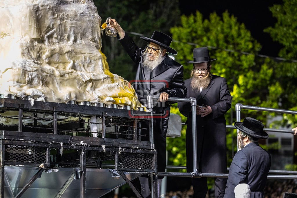 מעמד ההדלקה בחצה"ק סאטמר