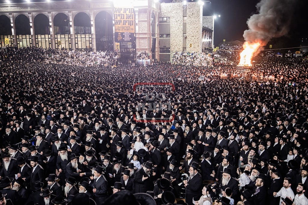 מעמד ההדלקה בחצה"ק סאטמר