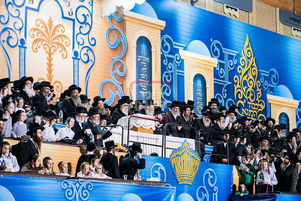 מעמד ההדלקה בחצה"ק סאטמר