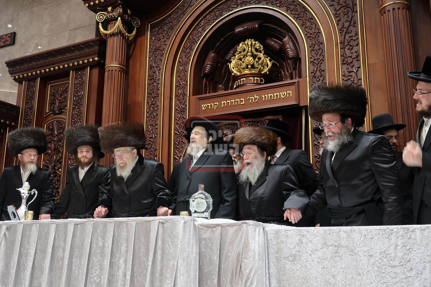 הגה"צ רבי יעקב מאיר שעכטר בברית לנין האדמו"ר מסלונים