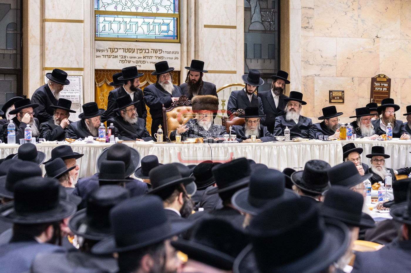 האדמו"רים ממונקאטש ודינוב בהילולת הרה"ק ה'מנחת אלעזר' זי"ע