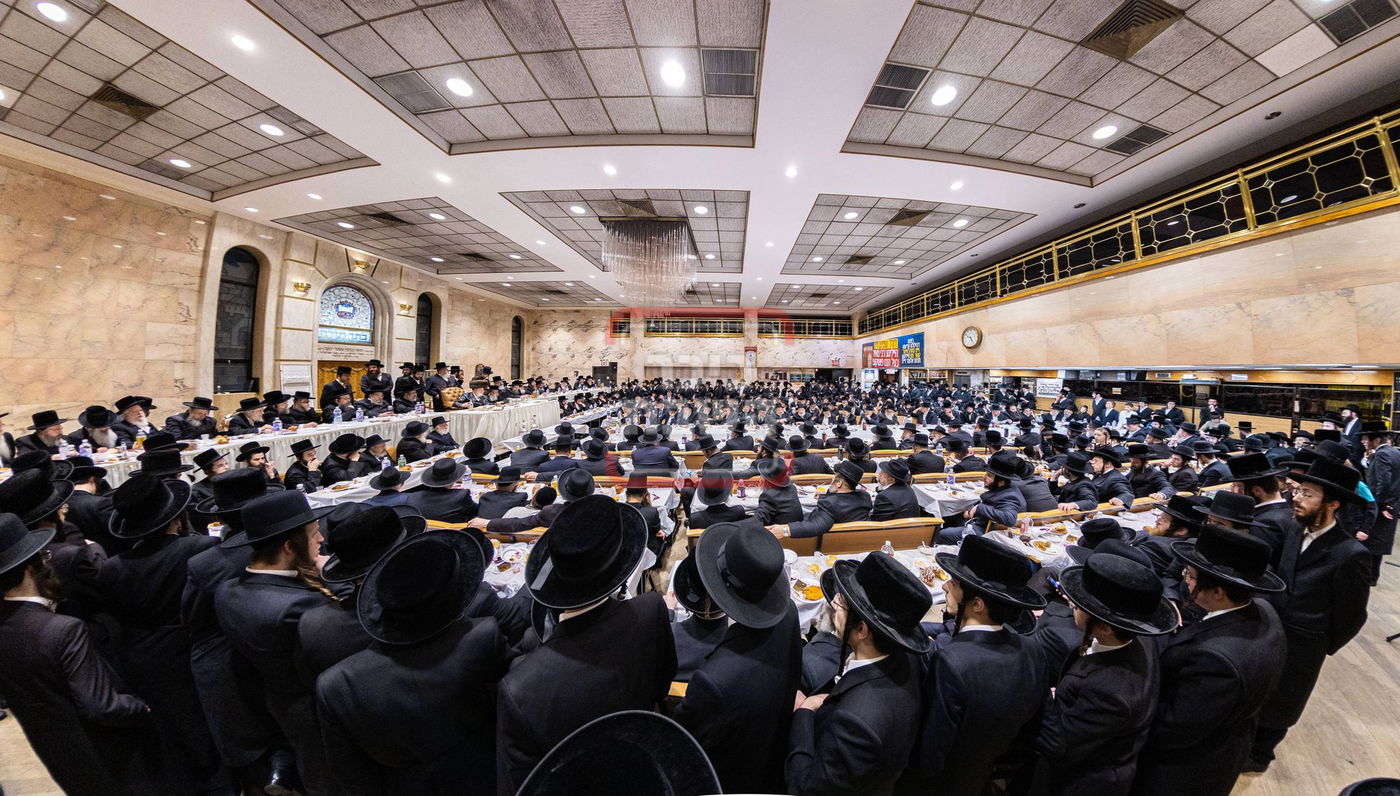 האדמו"רים ממונקאטש ודינוב בהילולת הרה"ק ה'מנחת אלעזר' זי"ע