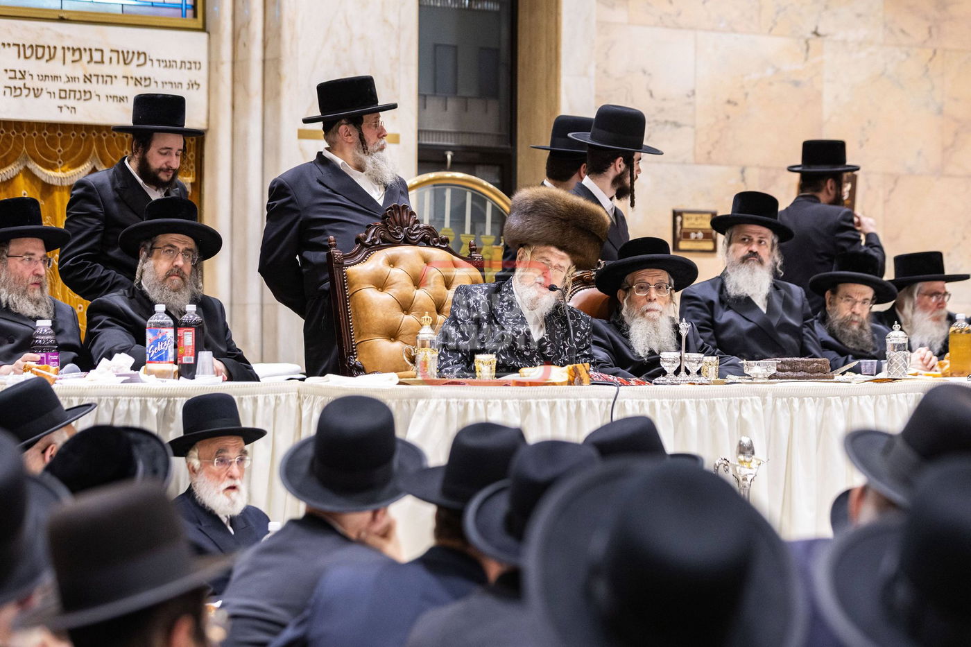 האדמו"רים ממונקאטש ודינוב בהילולת הרה"ק ה'מנחת אלעזר' זי"ע