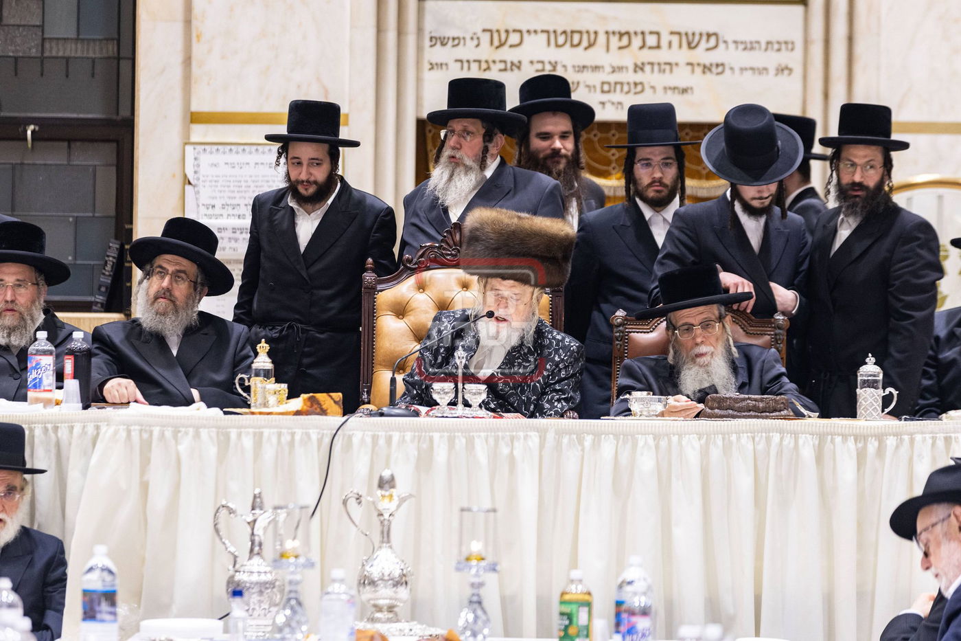 האדמו"רים ממונקאטש ודינוב בהילולת הרה"ק ה'מנחת אלעזר' זי"ע