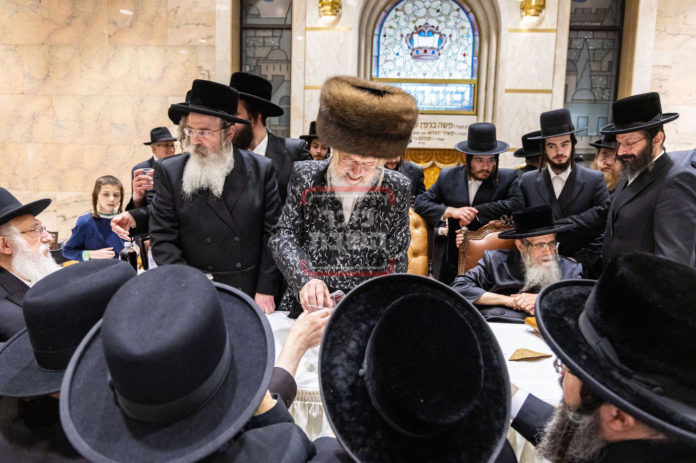 האדמו"רים ממונקאטש ודינוב בהילולת הרה"ק ה'מנחת אלעזר' זי"ע