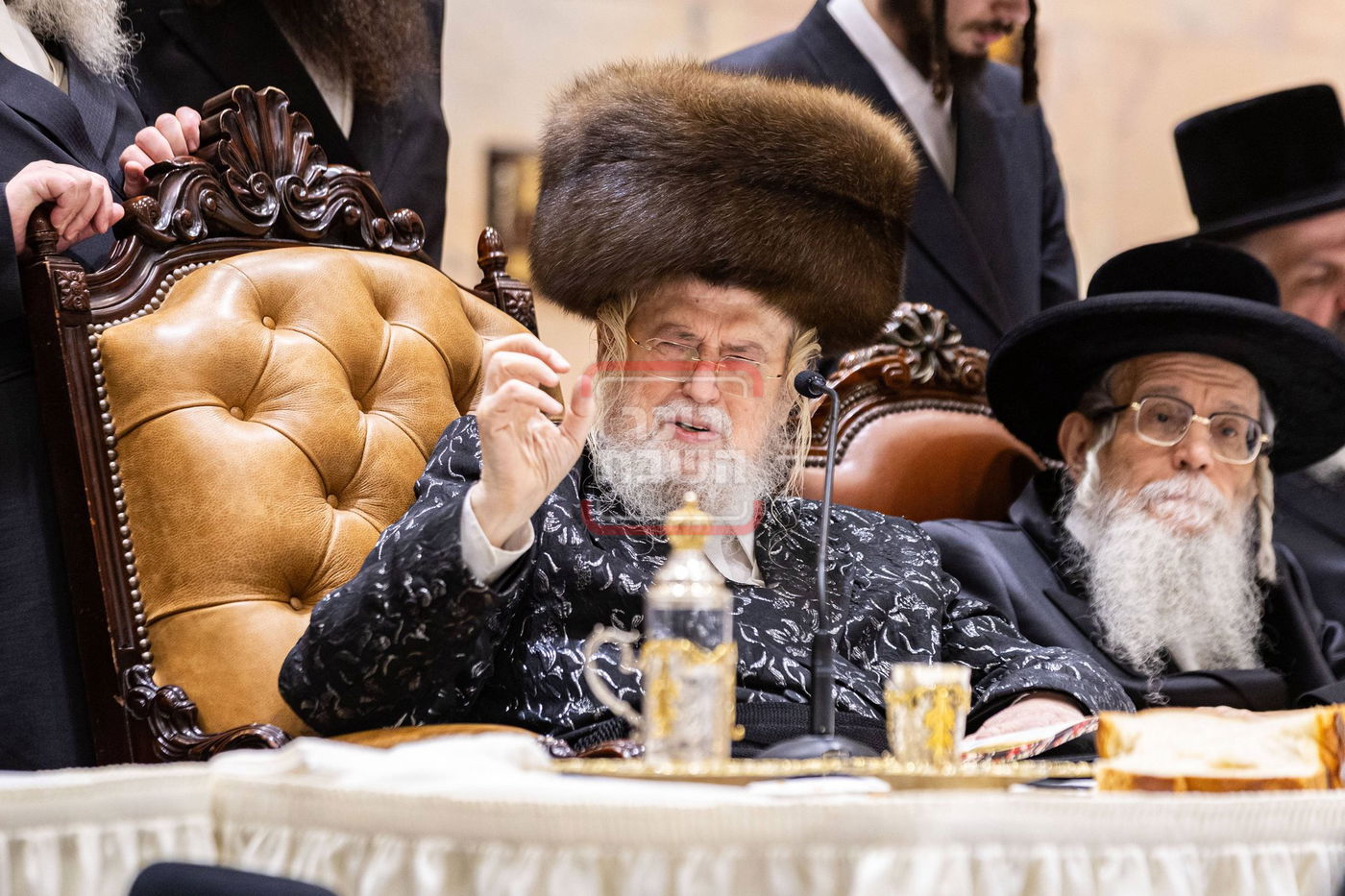 האדמו"רים ממונקאטש ודינוב בהילולת הרה"ק ה'מנחת אלעזר' זי"ע