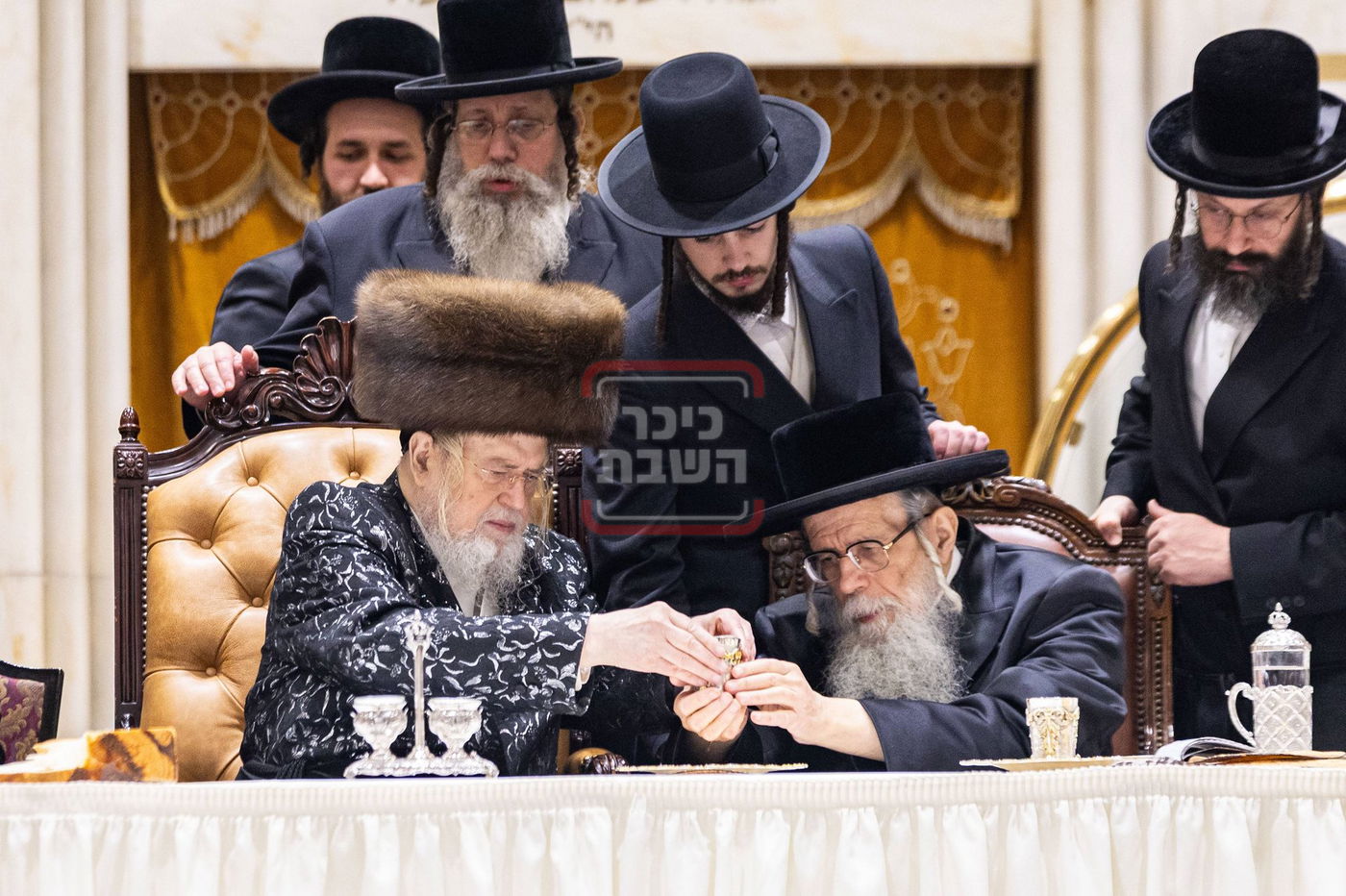 האדמו"רים ממונקאטש ודינוב בהילולת הרה"ק ה'מנחת אלעזר' זי"ע