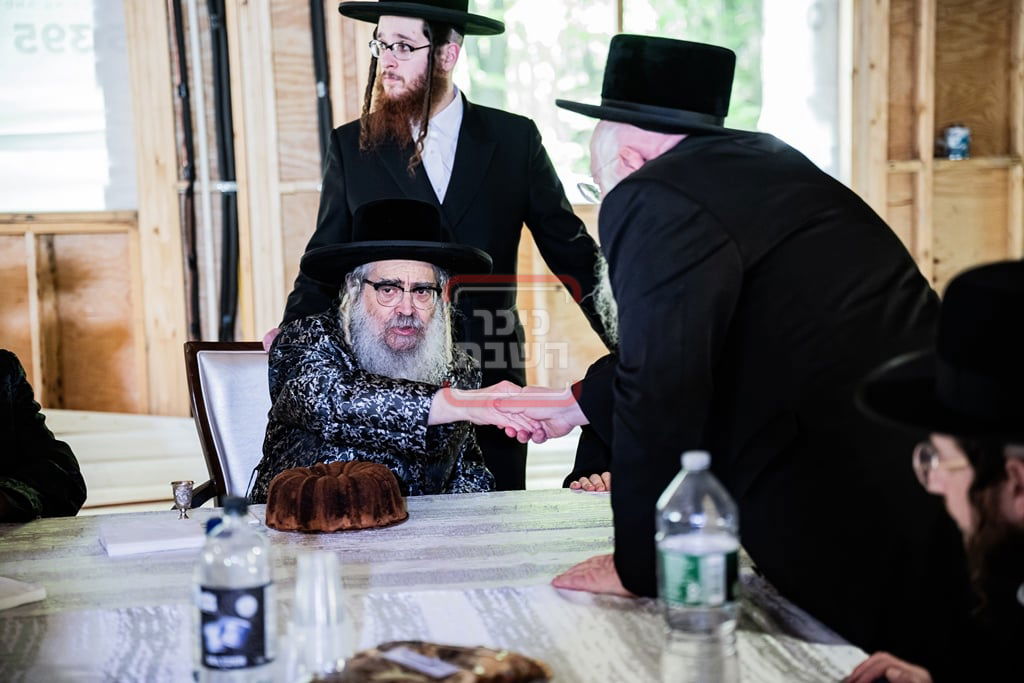 יציקת המקווה בישיבת סאטמר