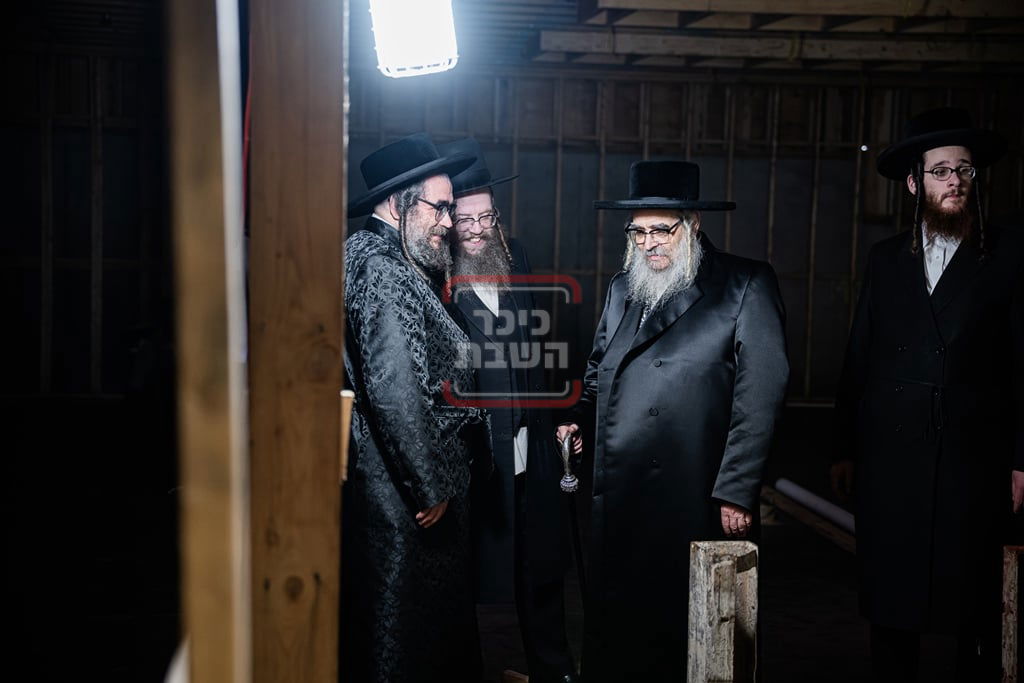 יציקת המקווה בישיבת סאטמר