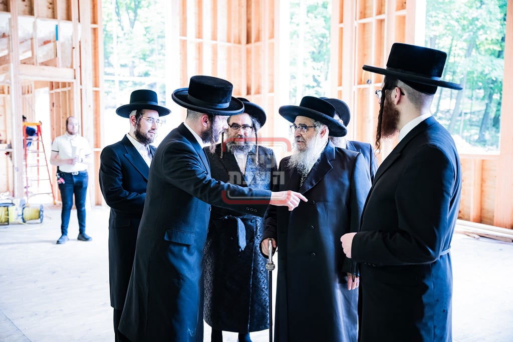 יציקת המקווה בישיבת סאטמר