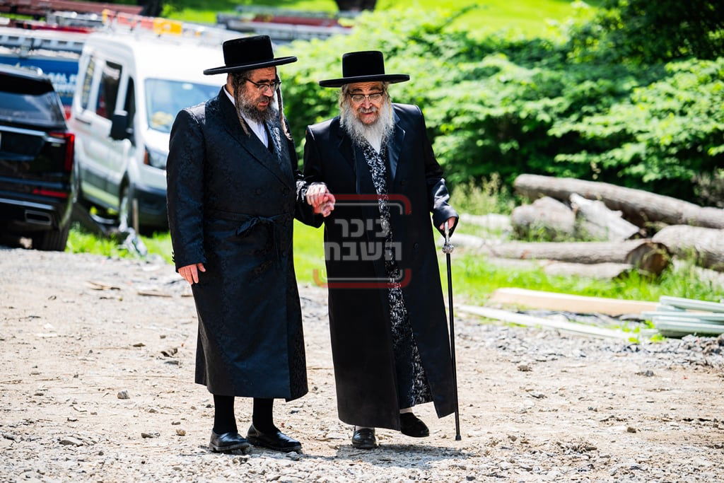 יציקת המקווה בישיבת סאטמר