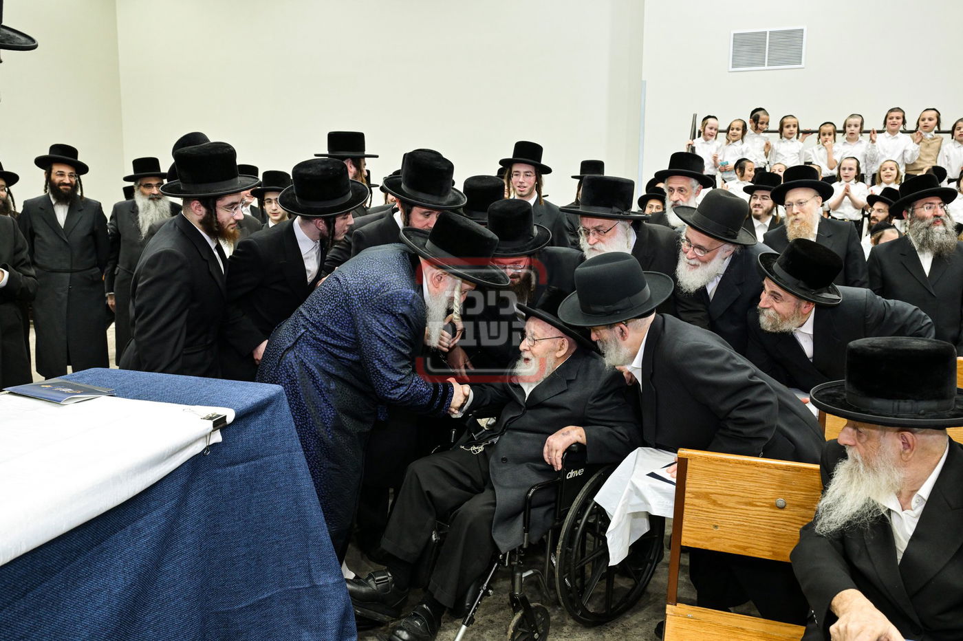 האדמו"ר מבאבוב עם הרה"ח ר' משה מאיר איינהורן