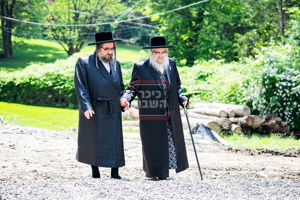 יציקת המקווה בישיבת סאטמר