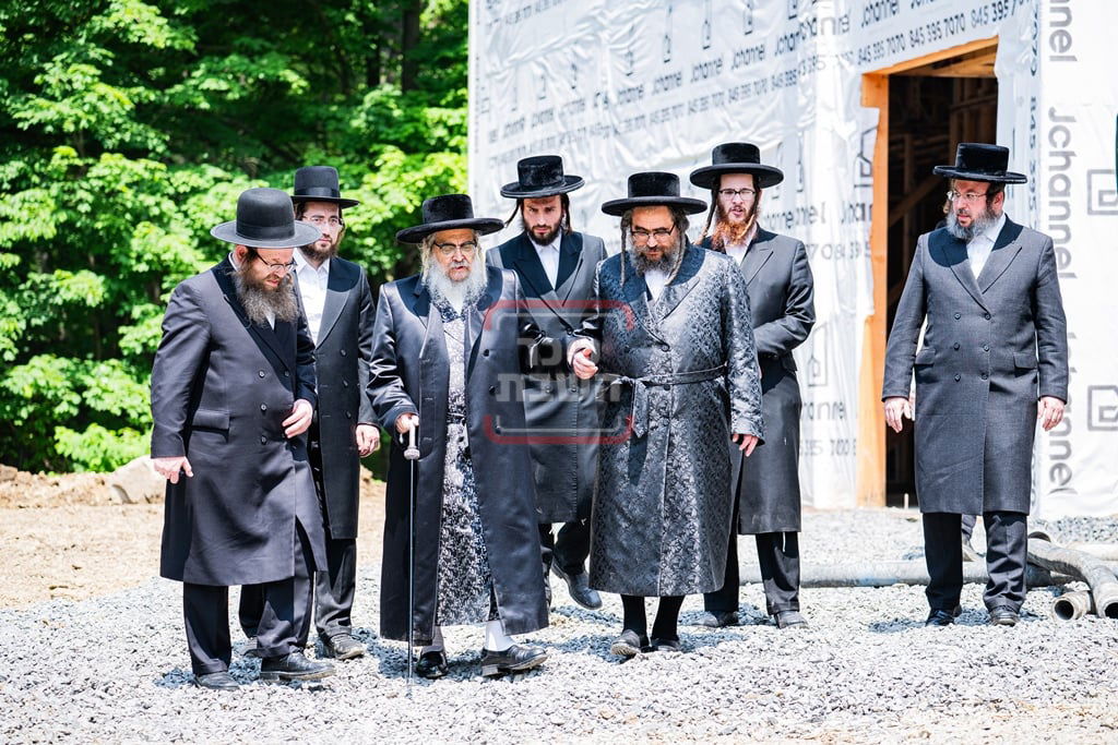 יציקת המקווה בישיבת סאטמר