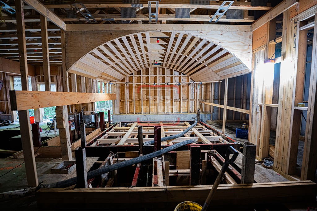 יציקת המקווה בישיבת סאטמר