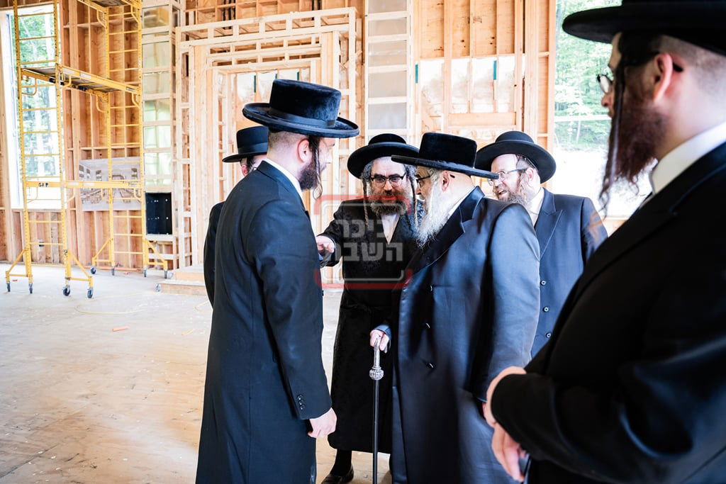 יציקת המקווה בישיבת סאטמר