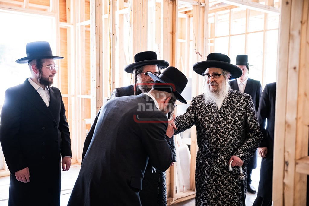 יציקת המקווה בישיבת סאטמר