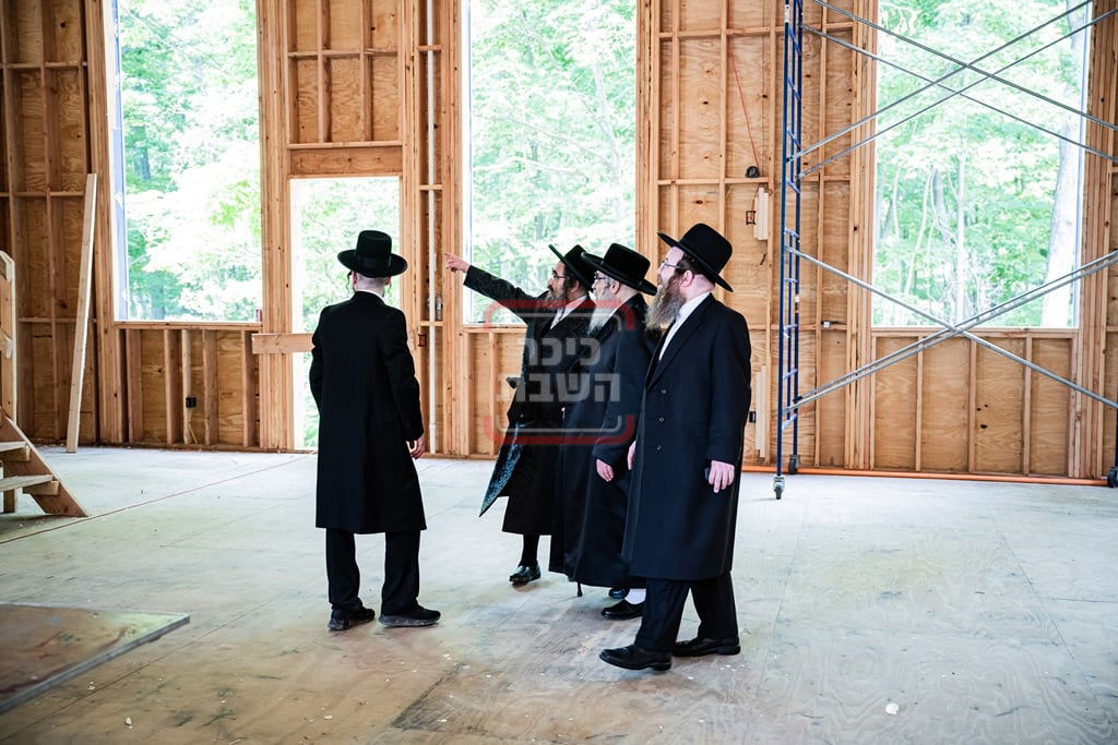 יציקת המקווה בישיבת סאטמר