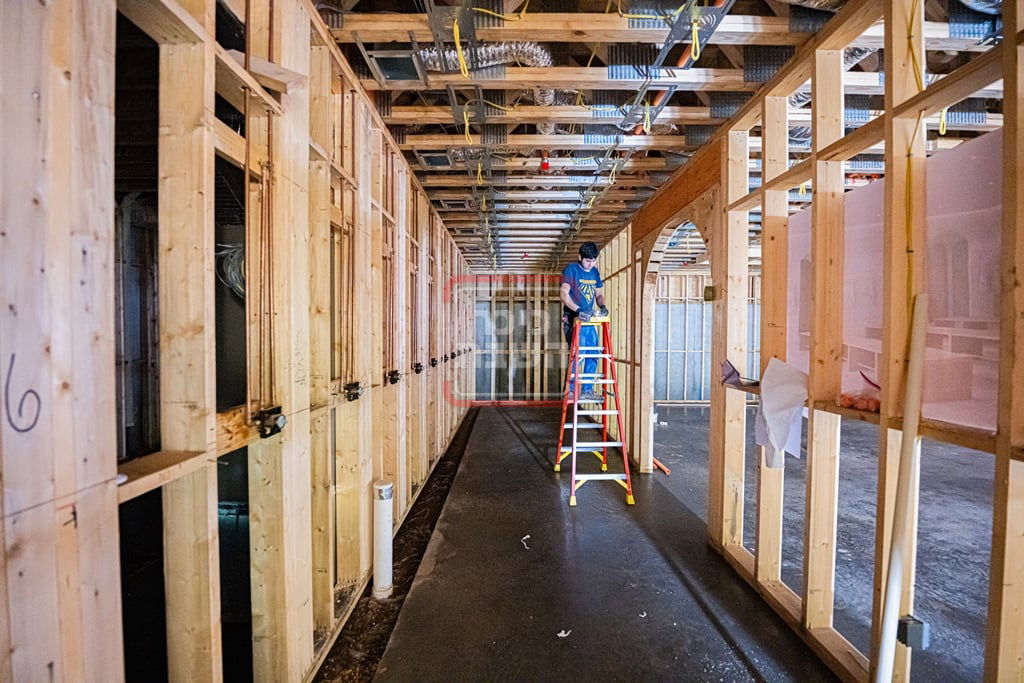 יציקת המקווה בישיבת סאטמר