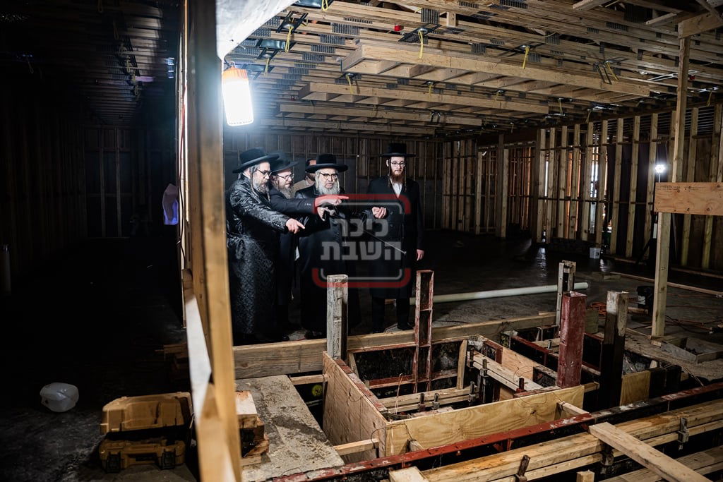 יציקת המקווה בישיבת סאטמר