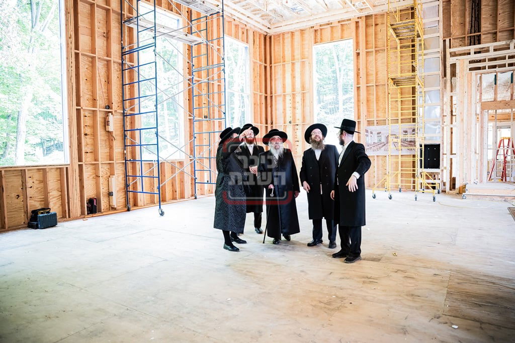 יציקת המקווה בישיבת סאטמר