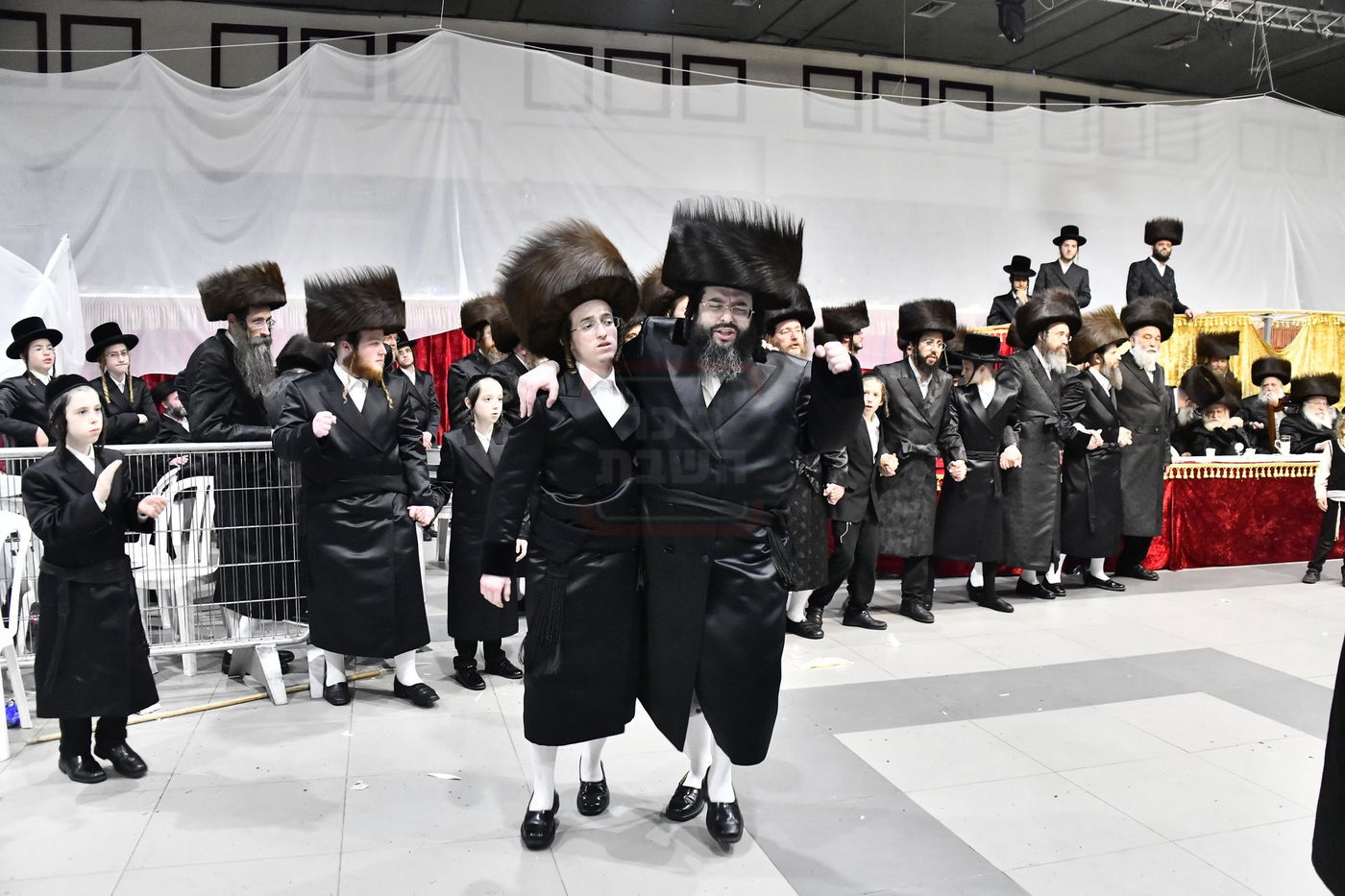 שמחת בית נדבורנה - קאסוב ויז'ניץ - ערלוי - האלמין