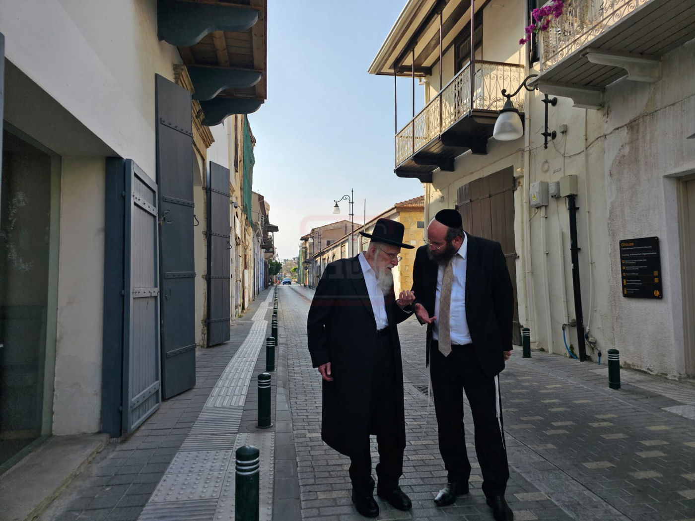 הגר"ע אויערבאך בקפריסין